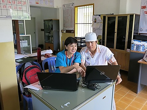 タイでの「高齢者介護」研修に向けてパソコン指導