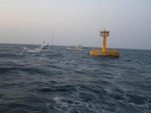 魚が集まる浮漁礁（土佐黒潮牧場）