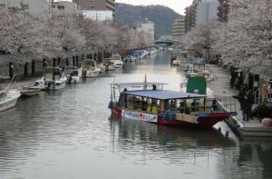 浦戸湾を巡る観光遊覧船