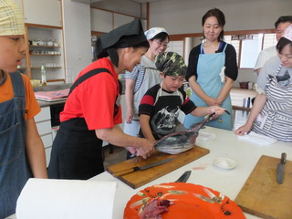 カツオのわら焼きタタキ実演2