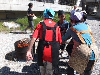 カツオのわら焼きタタキ実演3