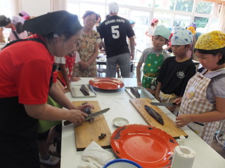 カツオのわら焼きタタキ実演5