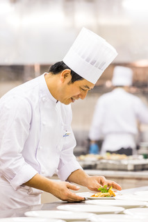 02-1 井上氏（作業風景）