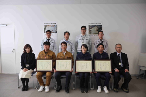 251209_所長表彰写真【全体】