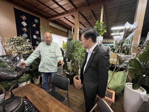 株式会社岩や
