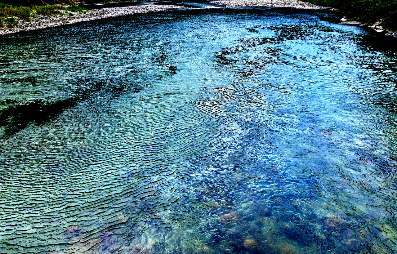 青き水面