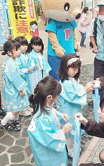集合での手渡し②