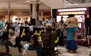 【音楽隊】演奏会の様子(フラッグパフォーマンス) 【音楽隊】演奏会の様子(フラッグパフォーマンス)