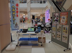 【学校安全対策課】自転車乗車時のヘルメット着用啓発ブース