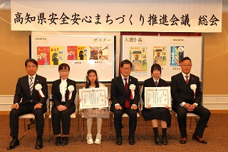 令和７年度総会＿記念写真撮影（ポスター入賞者）