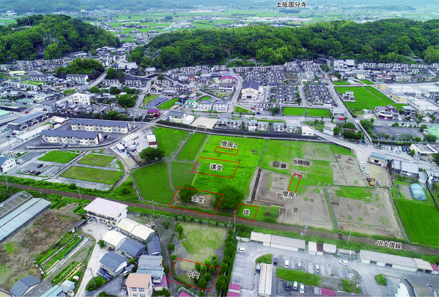 C01野中廃寺_遺跡全景(南から)(南国市提供)