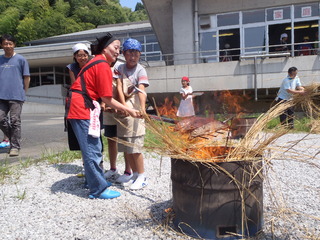 カツオのわら焼きたたきづくり体験3