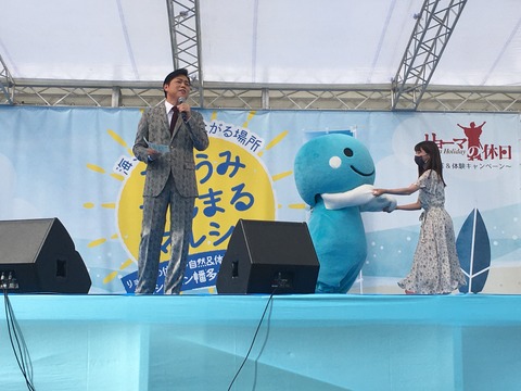 ７